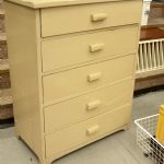 846 1557 CHEST OF DRAWERS